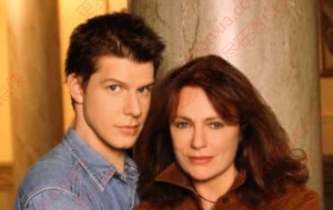 电影《丰收月下之舞》[2002][超清中字/6.3G][迅雷网盘]​