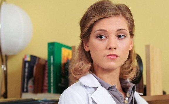 俄剧《烂玫瑰》高清中字无删减2集全