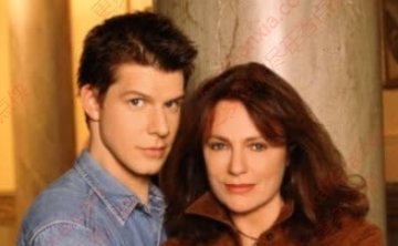 电影《丰收月下之舞》[2002][超清中字/6.3G][迅雷网盘]​